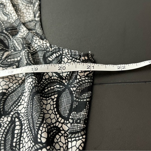 Croft & Barrow Women's Shirt Blouse Sleeveless Black & White Floral Size XL - Picture 7 of 8